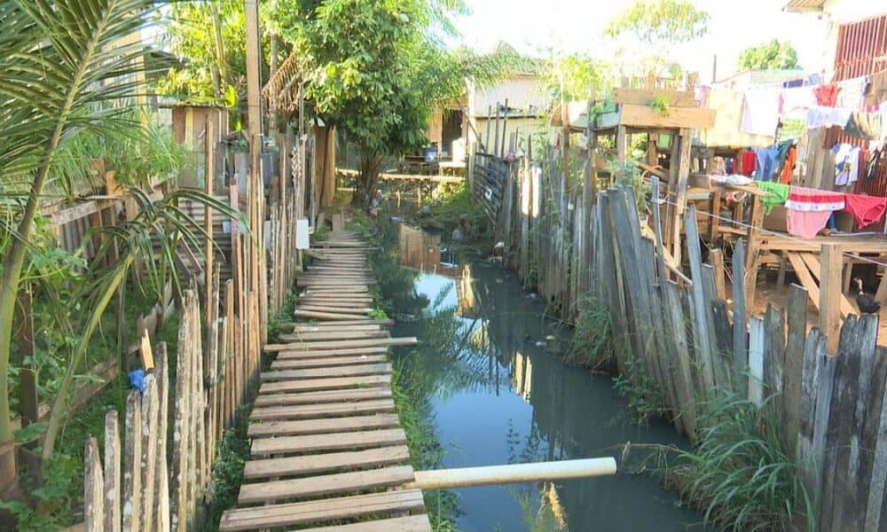 Menos da Metade dos Domicílios Acreanos Conectados à Rede de Esgoto: O Desafio da Infraestrutura Imagem do artigo