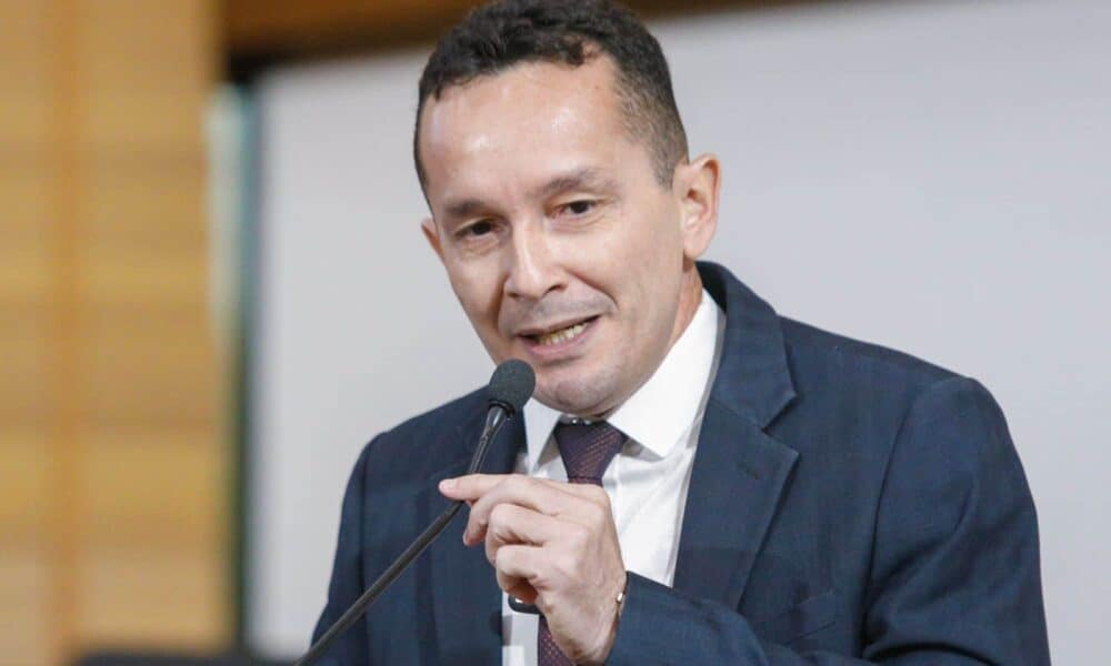 Deputado Adailton Cruz Denuncia Possível Terceirização do Hospital Regional do Alto Acre Imagem do artigo