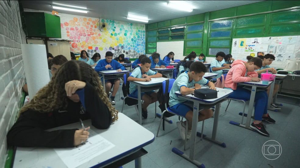 Apenas 3,9% dos alunos do Acre têm aprendizado adequado em português e matemática: Um Desafio Educacional Imagem do artigo