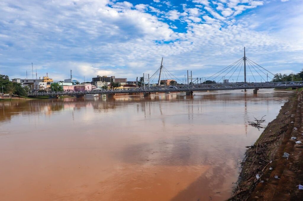 Cheia do Rio Acre Afeta Mais de 150 Famílias em Rio Branco: Situação de Emergência Declarada Cheia do Rio Acre Afeta Mais de 150 Famílias em Rio Branco: Situação de Emergência Declarada