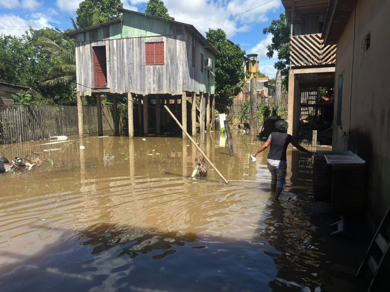 Enchente do Rio Acre: Mais de 400 Desabrigados em Rio Branco