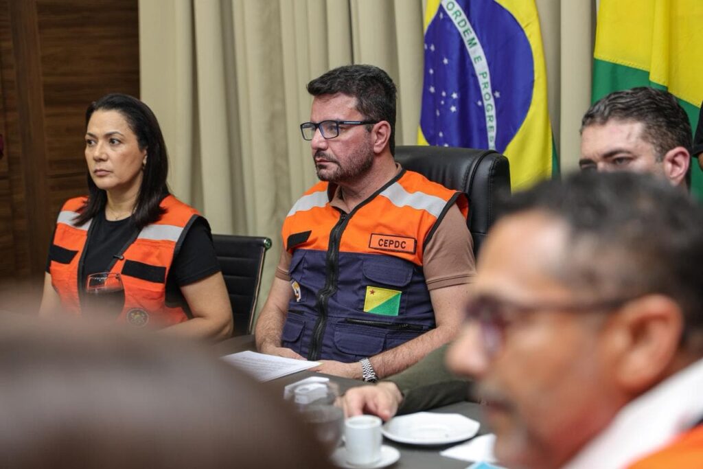 Governador Gladson Camelí e vice Mailza Assis se reúnem para planejar ações contra os impactos das c