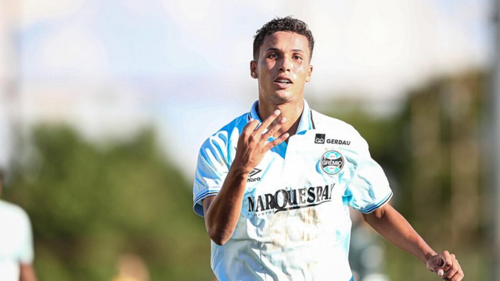 Fellipe Magalhães brilha e marca três gols na goleada do Grêmio na Copinha