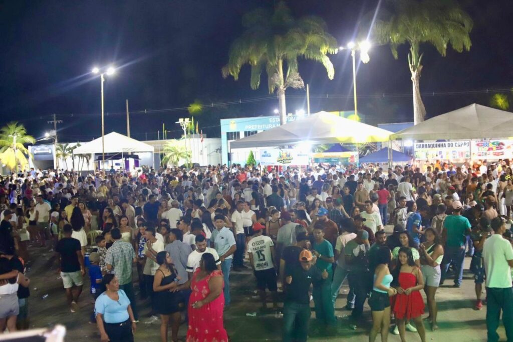 Festa de Ano Novo em Assis Brasil: Celebração e Alegria Marcam a Virada Festa de Ano Novo em Assis Brasil: Celebração e Alegria Marcam a Virada
