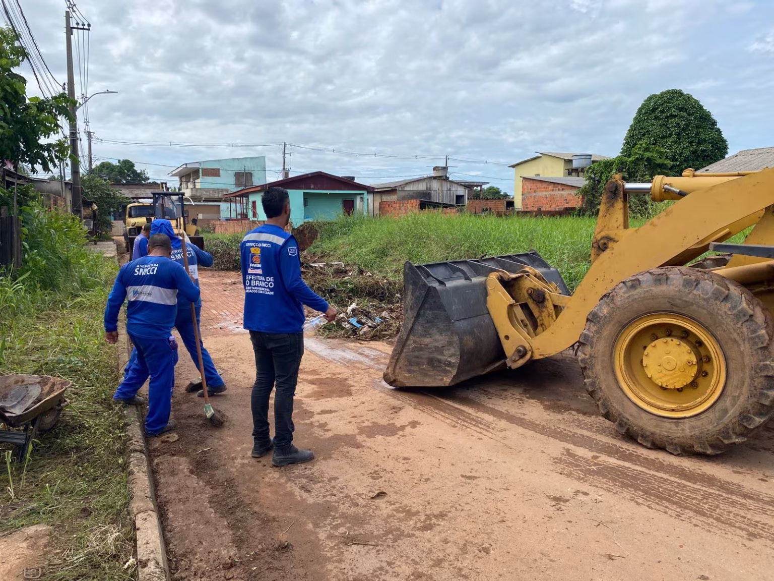 Limpeza Geral em Rio Branco: Prefeitura Atende Bairros Afetados pelo Rio Acre