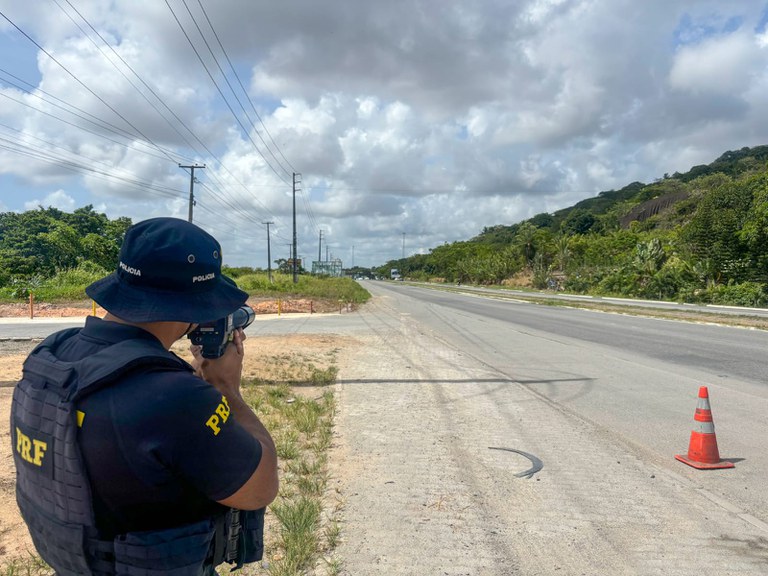 Motorista é flagrado a 184 Km/h em Igarassu: Alta Velocidade e suas Consequências Motorista é flagrado a 184 Km/h em Igarassu: Alta Velocidade e suas Consequências