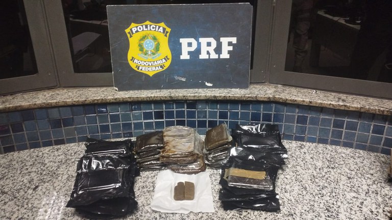 PRF Apreende 5 Kg de Haxixe Ice em Veículo na BR 381 em Betim (MG) PRF Apreende 5 Kg de Haxixe Ice em Veículo na BR 381 em Betim (MG)