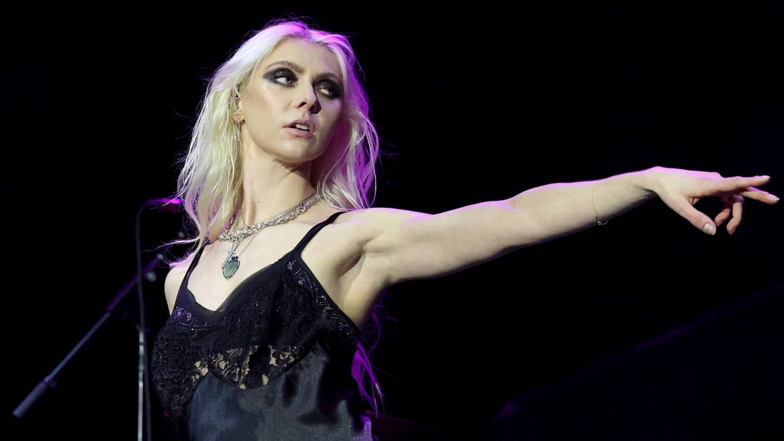 Taylor Momsen Revela Experiência Incrível em Turnê com o AC/DC
