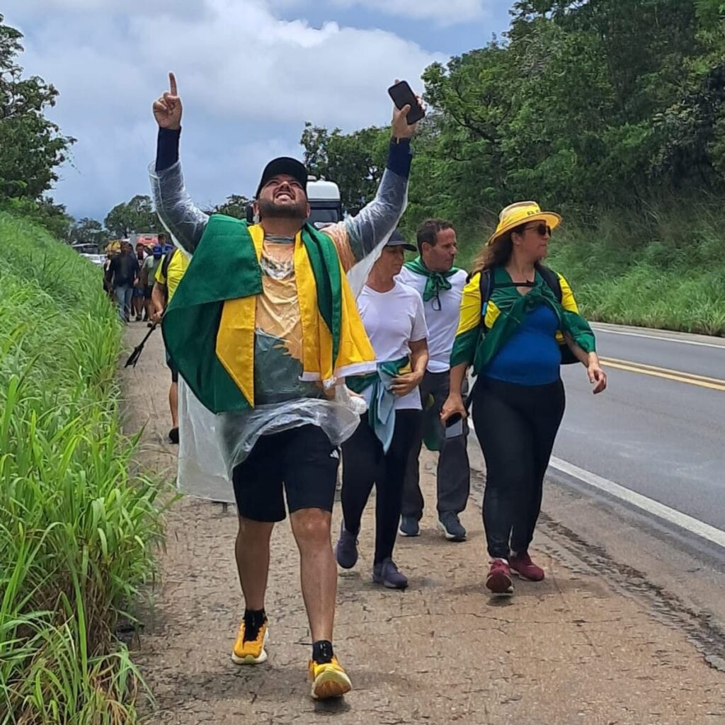 Chega de Hipocrisia: A Polêmica Ideológica de João Marcos Luz Chega de Hipocrisia: A Polêmica Ideológica de João Marcos Luz