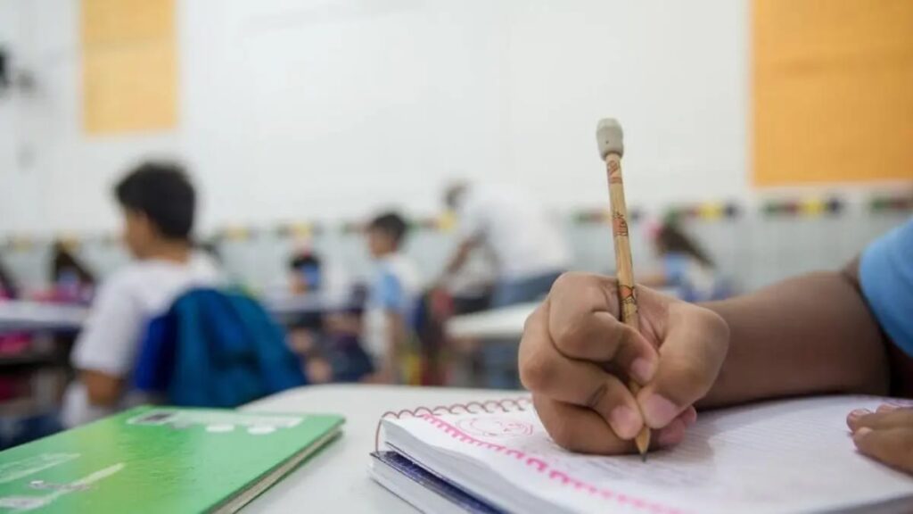 Acre se Destaca no Ensino Médio Integral: 9º Lugar Nacional e Líder na Região Norte