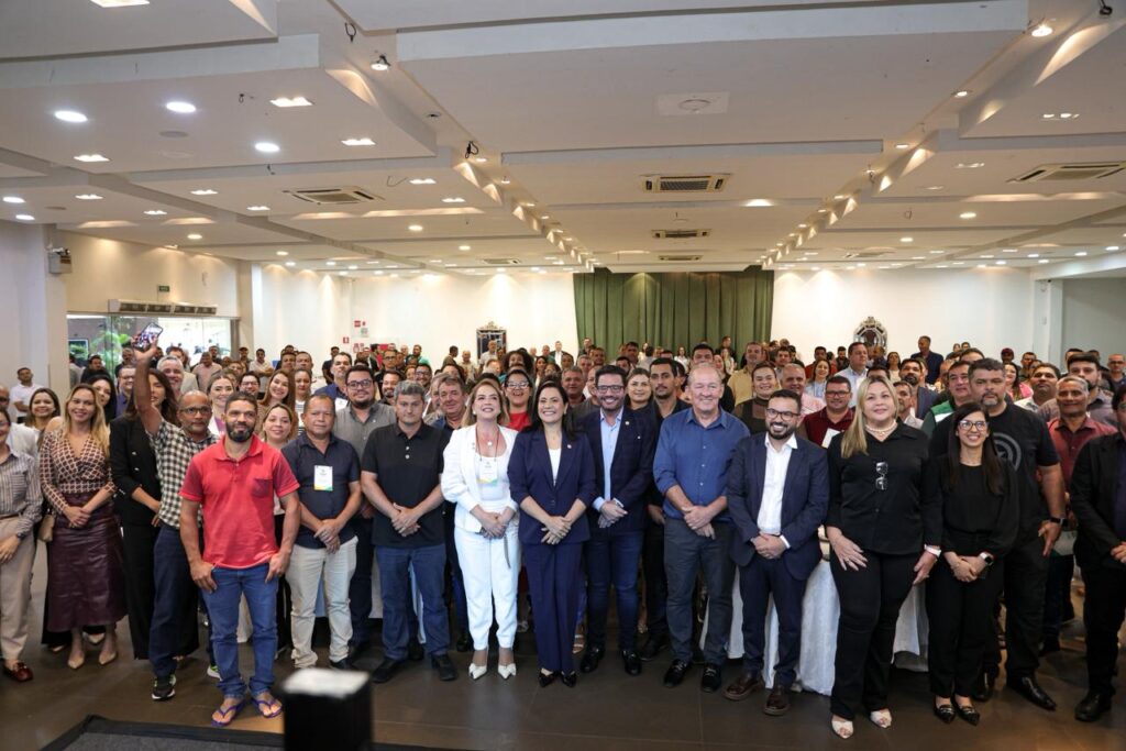 Governador e Vice Reforçam Parceria no 2º Encontro de Vereadores do Acre Governador e Vice Reforçam Parceria no 2º Encontro de Vereadores do Acre