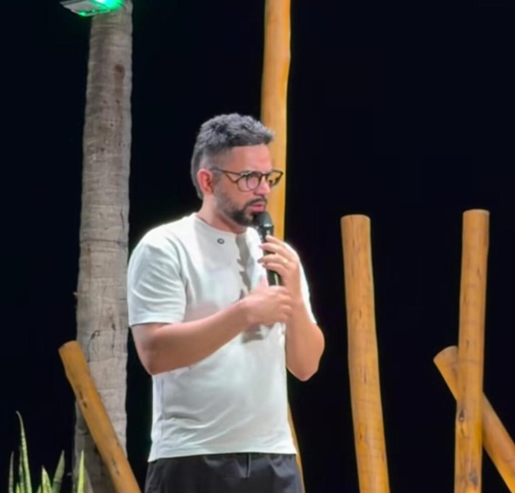 Humor Acreano: Turista Viraliza com Resposta Inusitada em Show de Comédia