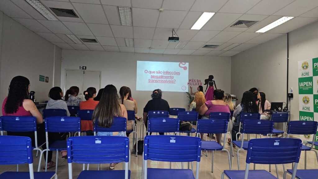 Palestra sobre Saúde Feminina no Iapen: Conhecimento e Autocuidado para Mulheres