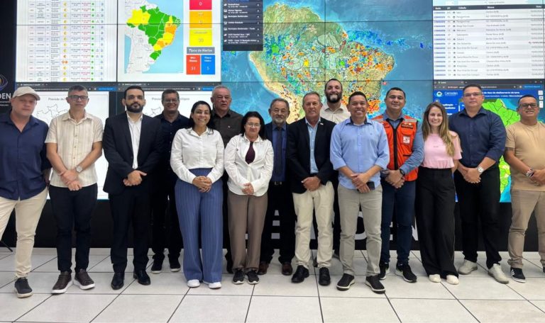 Prefeitos do Acre conhecem centros científicos para aprimorar gestão de desastres climáticos Prefeitos do Acre conhecem centros científicos para aprimorar gestão de desastres climáticos