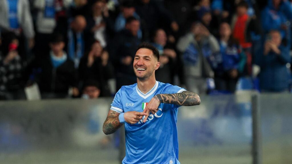 Série A: Napoli triunfa sobre o AC Milan e pressiona o Inter por título