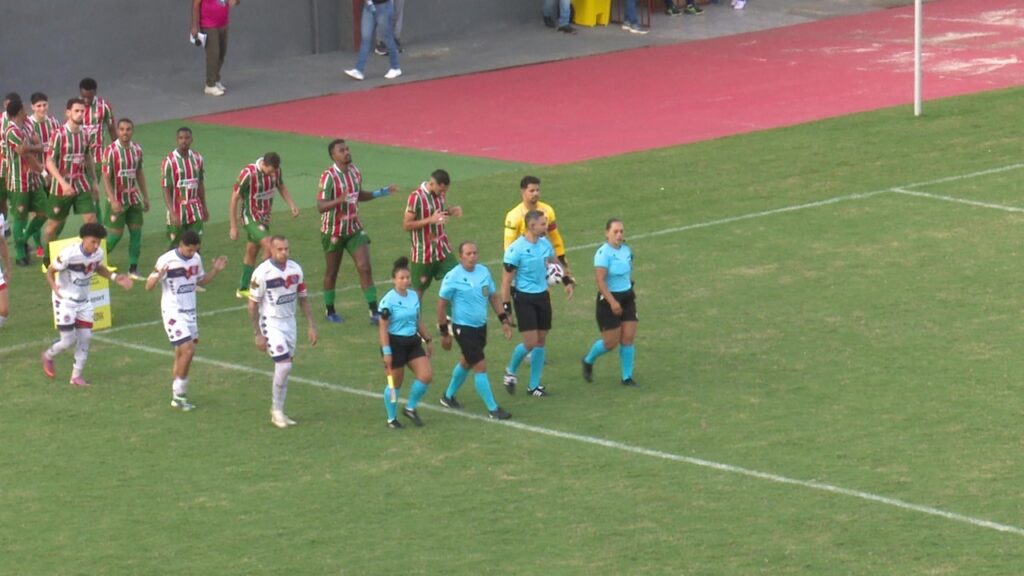 Técnico Elogia Esforço dos Jogadores em Empate com um a Menos: 'Deram 100%'