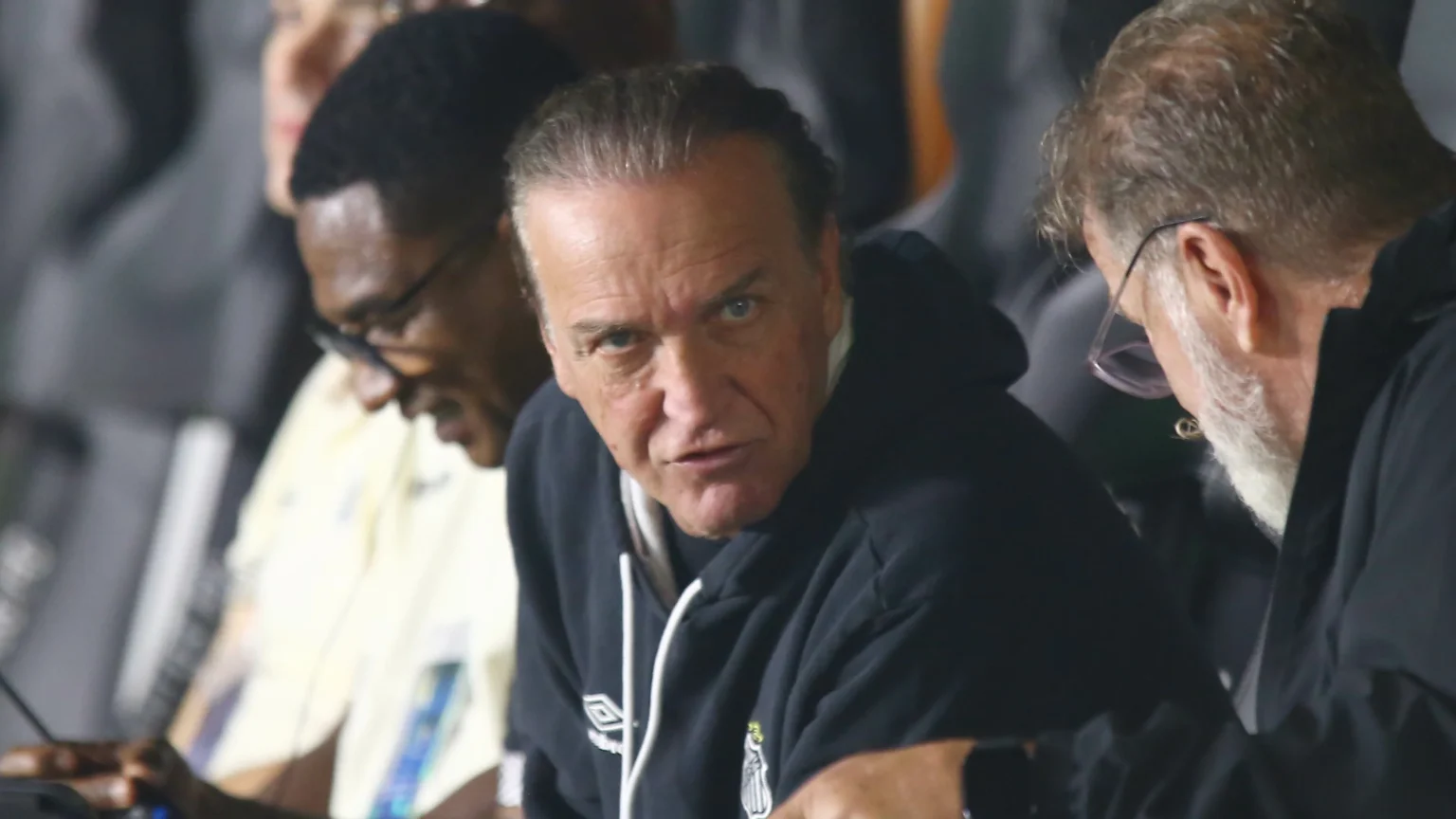 Cuca comenta cobrança de Neymar em garotos do Santos e destaca desafios da equipe