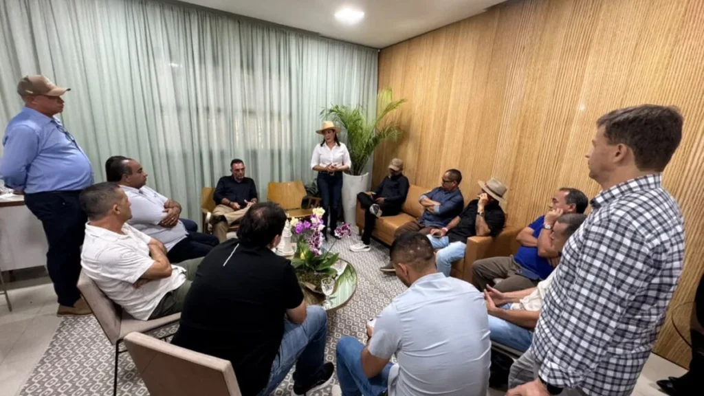 Mailza Assis Fortalece Sua Base com Apoio de 11 Vereadores em Cruzeiro do Sul
