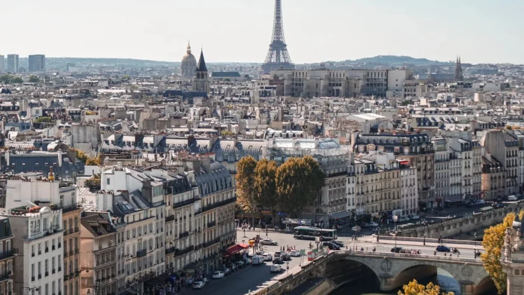 França Aprova Taxa de 31% sobre Transações de Cripto para Stablecoin