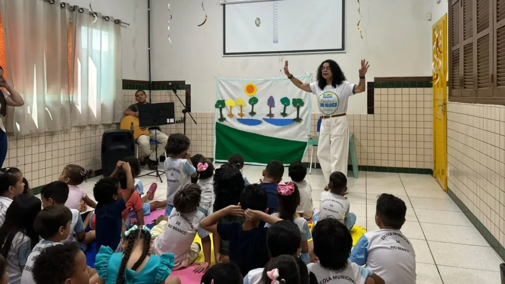 Programa Cuidar Rio Branco promove educação ambiental e preservação dos recursos hídricos nas escola