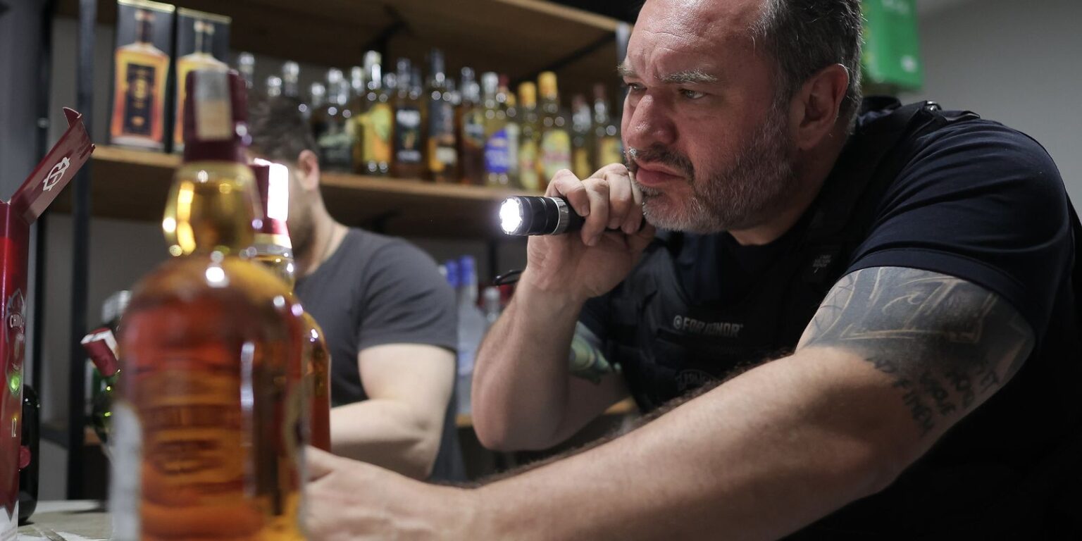 Vigilância Sanitária do Rio fecha bar por venda de bebidas ilegais Imagem do artigo