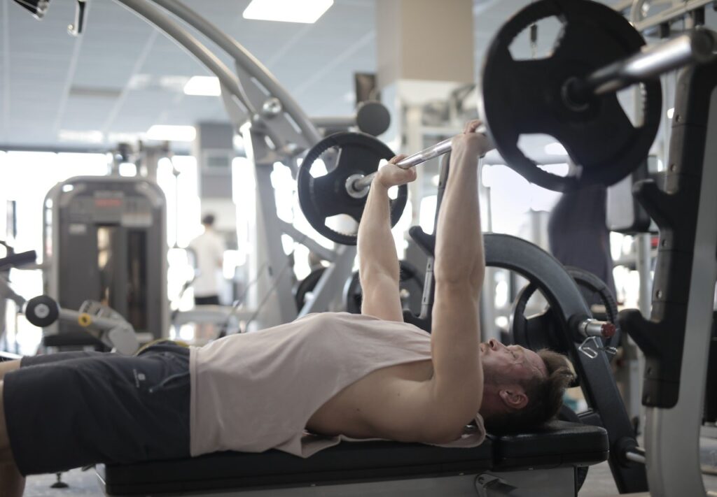 Palavrões e Performance: Como Xingar Pode Impulsionar Seu Desempenho Nos Exercícios