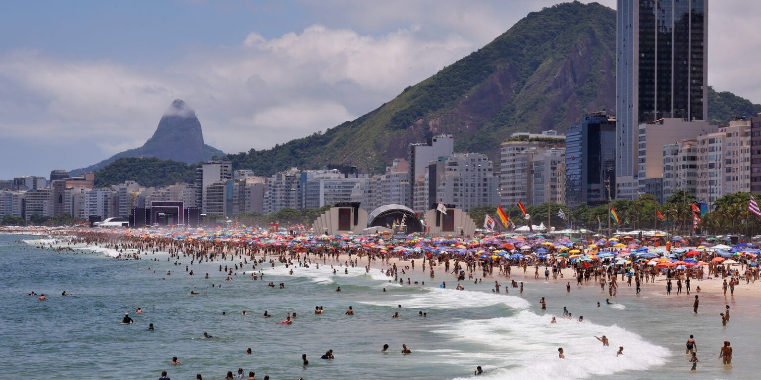 Réveillon no Rio: 300 viaturas com câmeras garantirão segurança nas comemorações