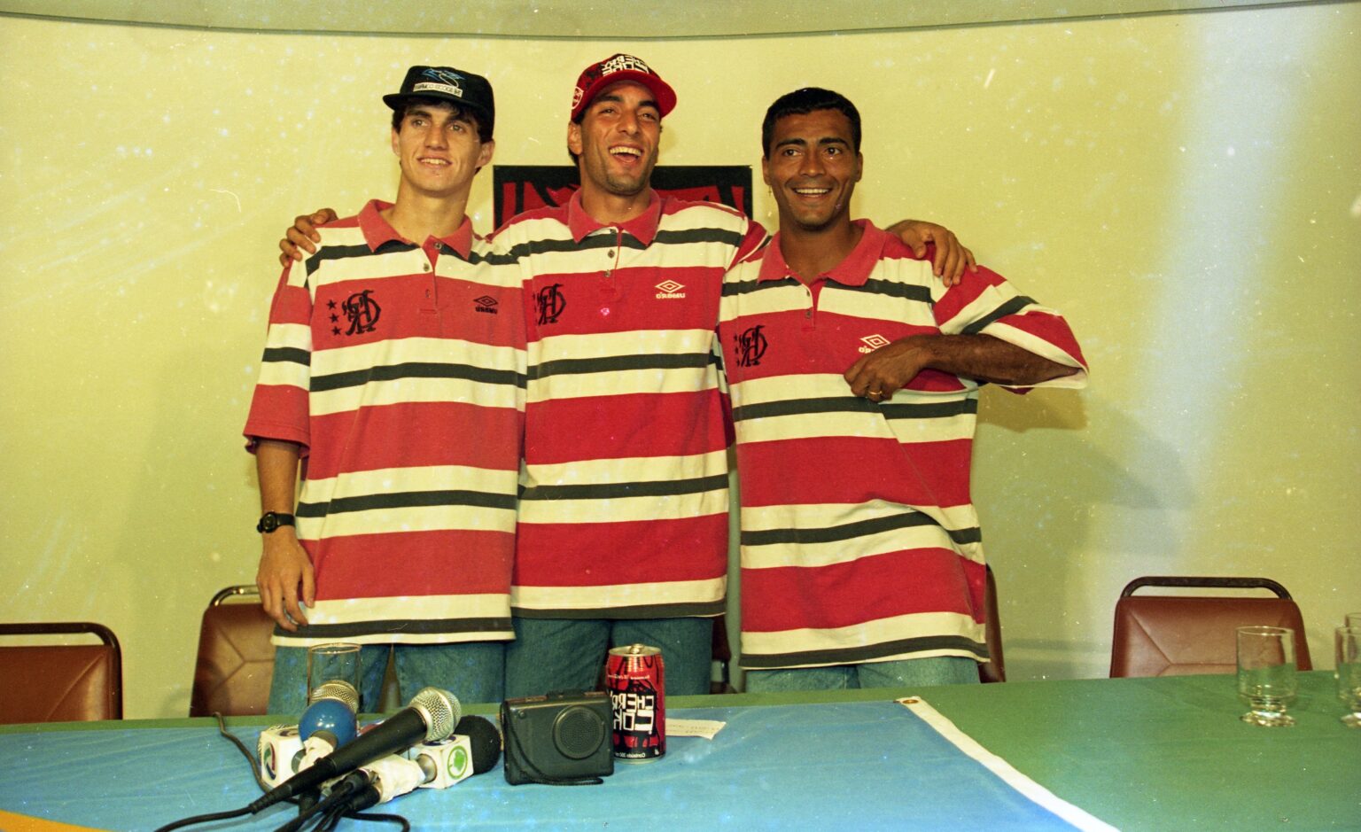 Reviva os anos 90 do futebol carioca: a série sobre Romário, Edmundo e Renato Gaúcho