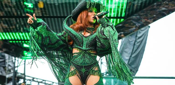 Anitta Fala Sobre Atrasos na Chuva e Celebra Show no Rio com Convidados Especiais