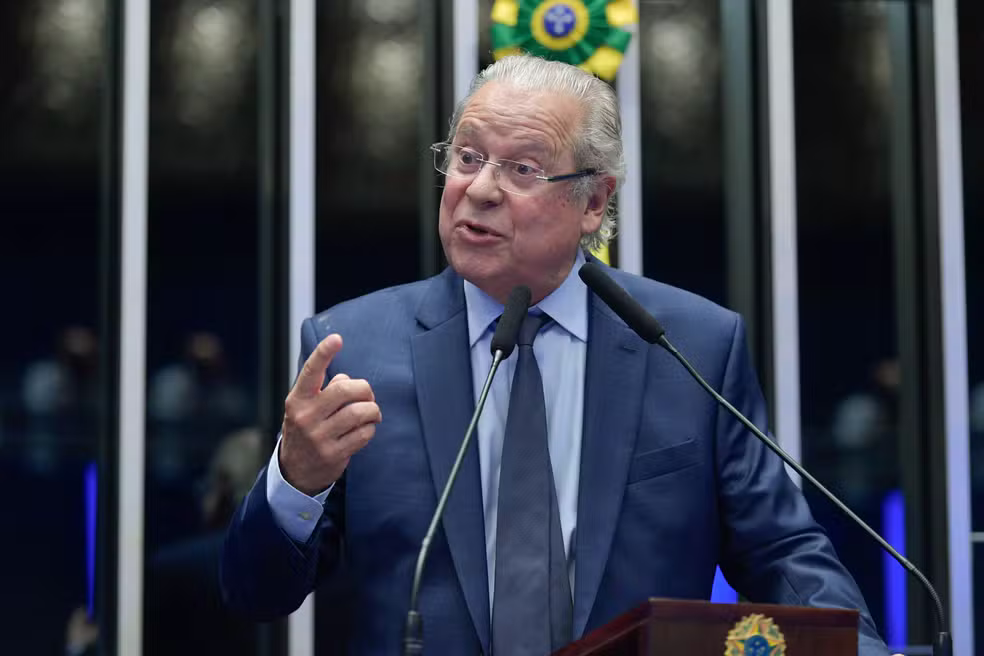 Figuras Proeminentes da Política Retornam em Busca de Candidaturas para 2026
