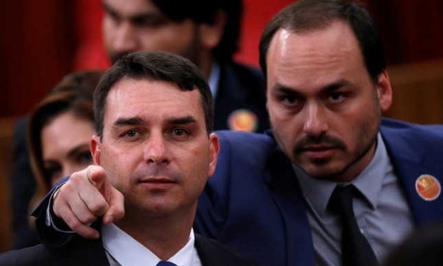 Flávio Bolsonaro Critica Decisão de Moraes sobre Domiciliar a Jair: ‘Cheia de Sarcasmos’ Flávio Bolsonaro Critica Decisão de Moraes sobre Domiciliar a Jair: 'Cheia de Sarcasmos'