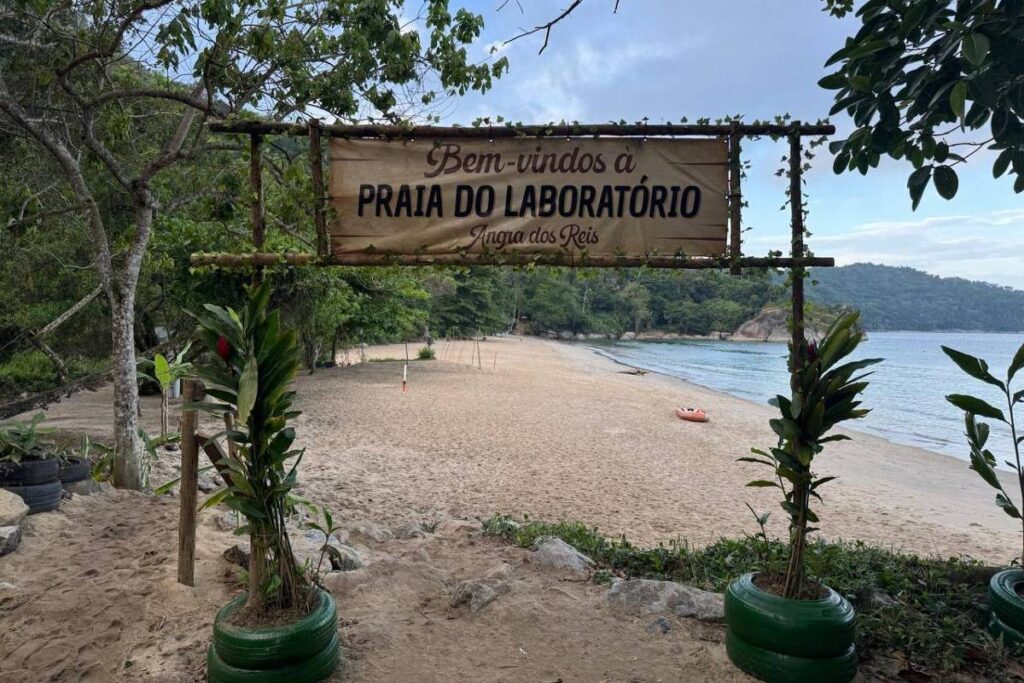Praia do Laboratório em Angra dos Reis: Calor das Águas e Usinas Nucleares Praia do Laboratório em Angra dos Reis: Calor das Águas e Usinas Nucleares