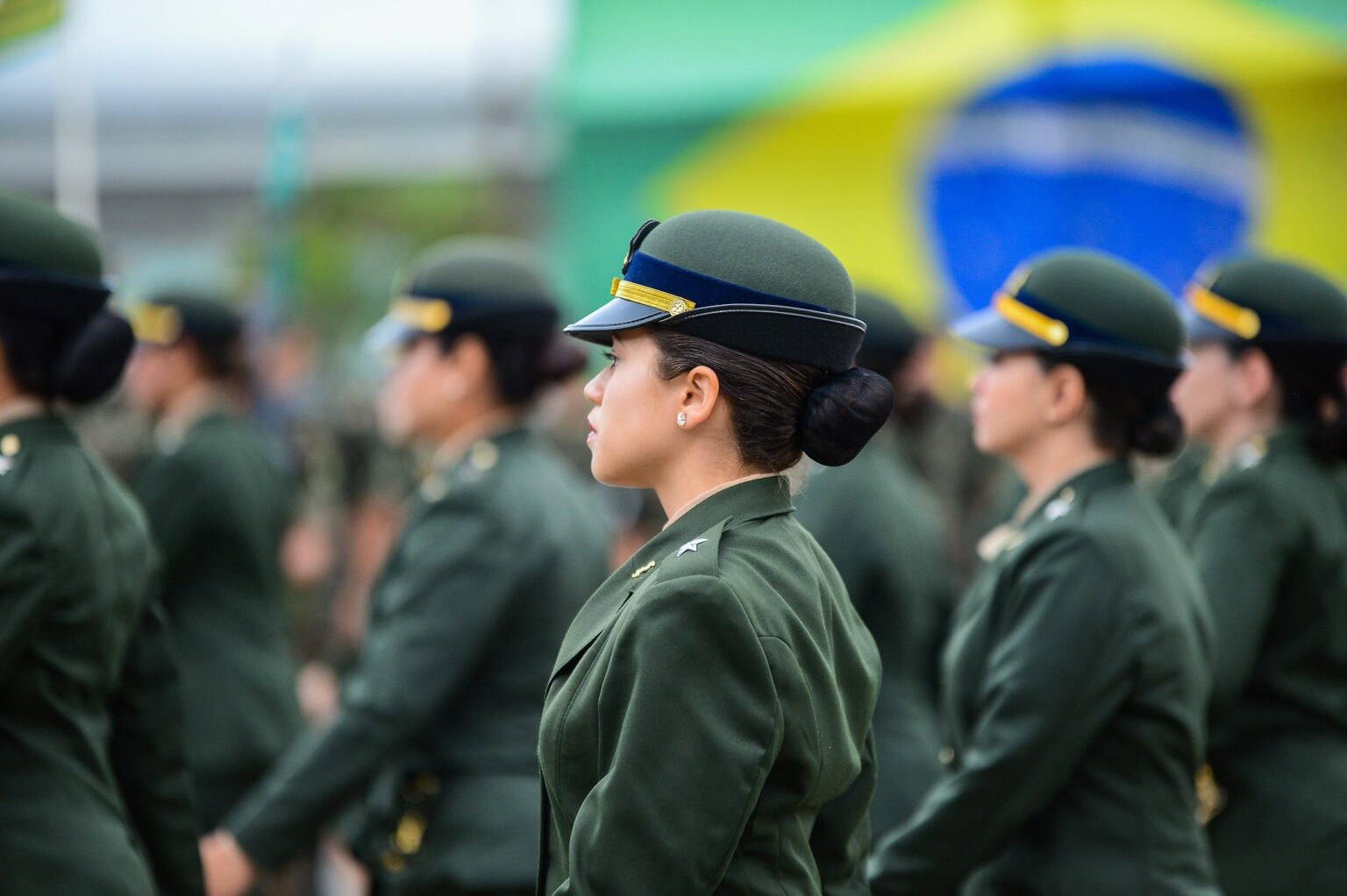 Santos, a Cidade Mais Feminina do Brasil, Registra Menor Alistamento de Mulheres no Exército