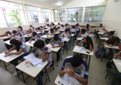 Aulas Recomeçam para 90 Mil Alunos no Ensino Fundamental em Campos