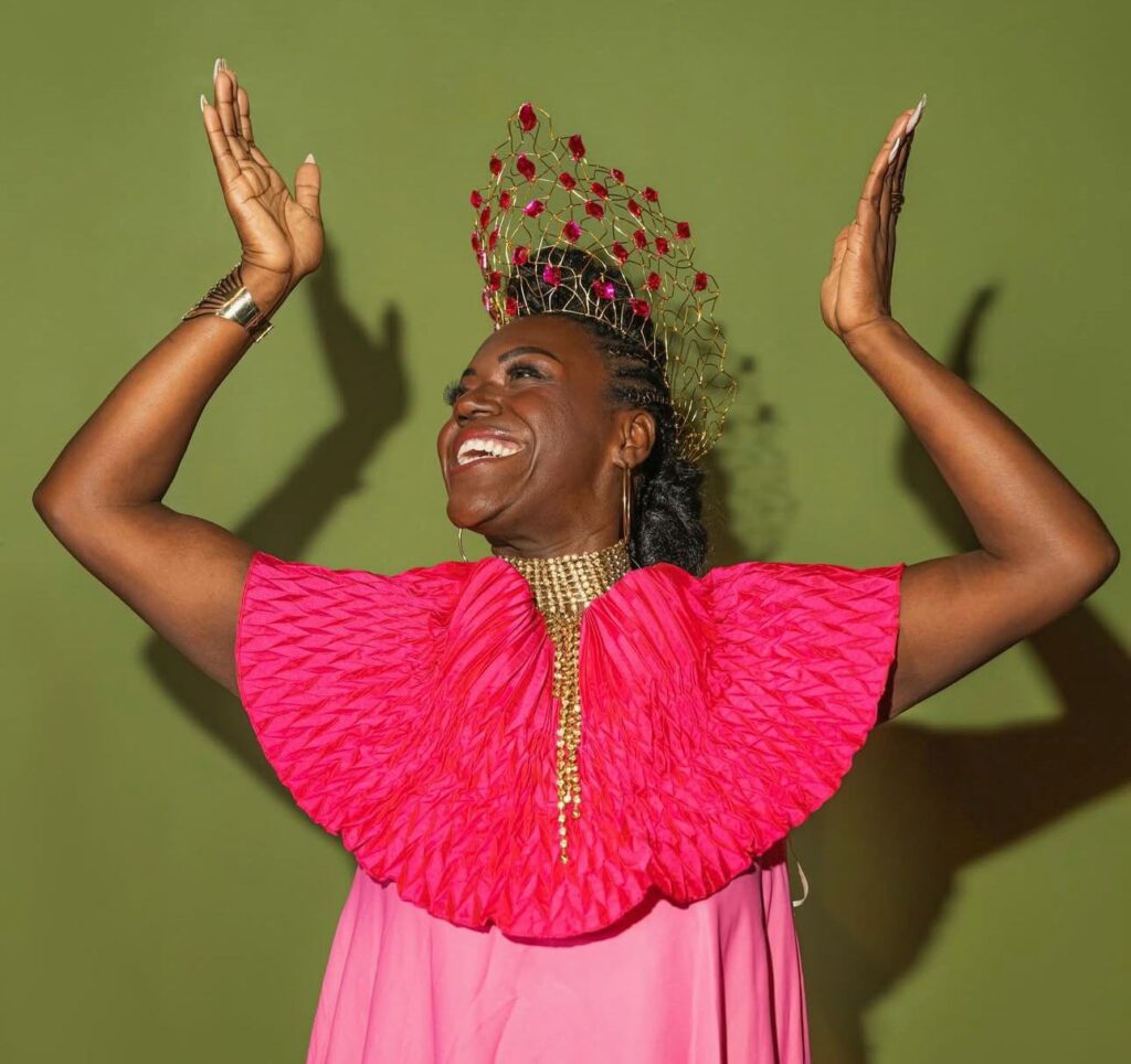 Camarote Verde e Rosa: A Conexão Portuguesa no Carnaval Carioca