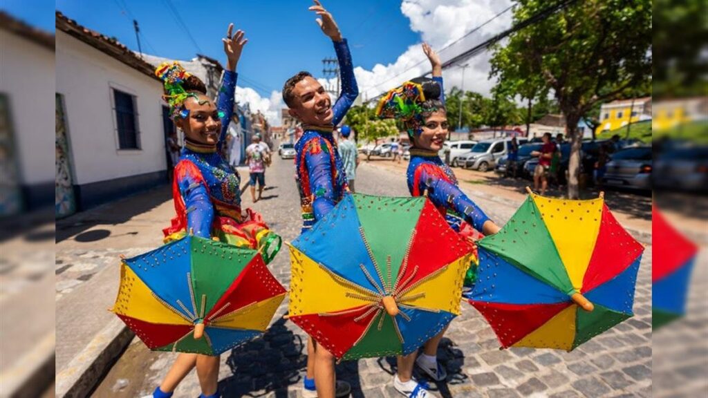 Carnaval de 2026 deve movimentar R$ 18,6 bilhões com 65 milhões de foliões no Brasil Carnaval de 2026 deve movimentar R$ 18,6 bilhões com 65 milhões de foliões no Brasil