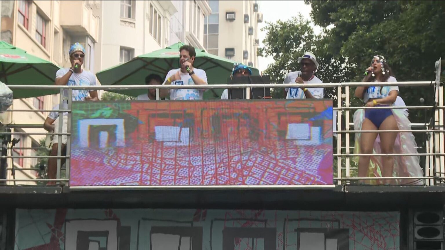 Desfile do Monobloco: Homenagem a Arlindo Cruz e Preta Gil Encerra Circuito de Megablocos