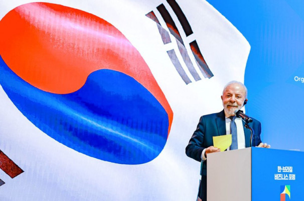A Influência de Deng Xiao Ping e os Desafios Políticos do Brasil