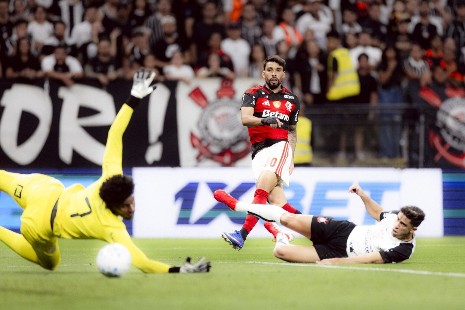 Análise: Expulsão Afeta Flamengo, Mas Time Conquista Ponto Importante