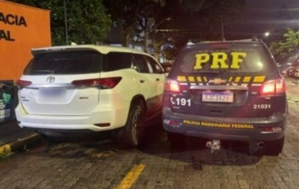 Carro Furtado no Rio de Janeiro é Recuperado na Via Dutra em Resende