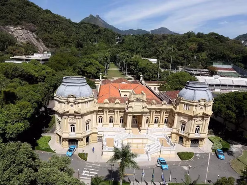 Cenário Político no RJ: Vagas em Governo, Alerj, TCE e Senado em Debate