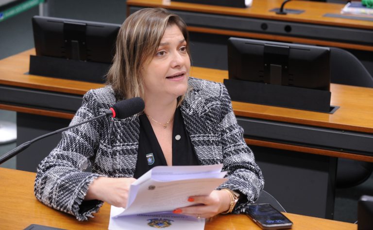 Comissão Aprova Projeto que Garante Alimentação a Profissionais da Educação