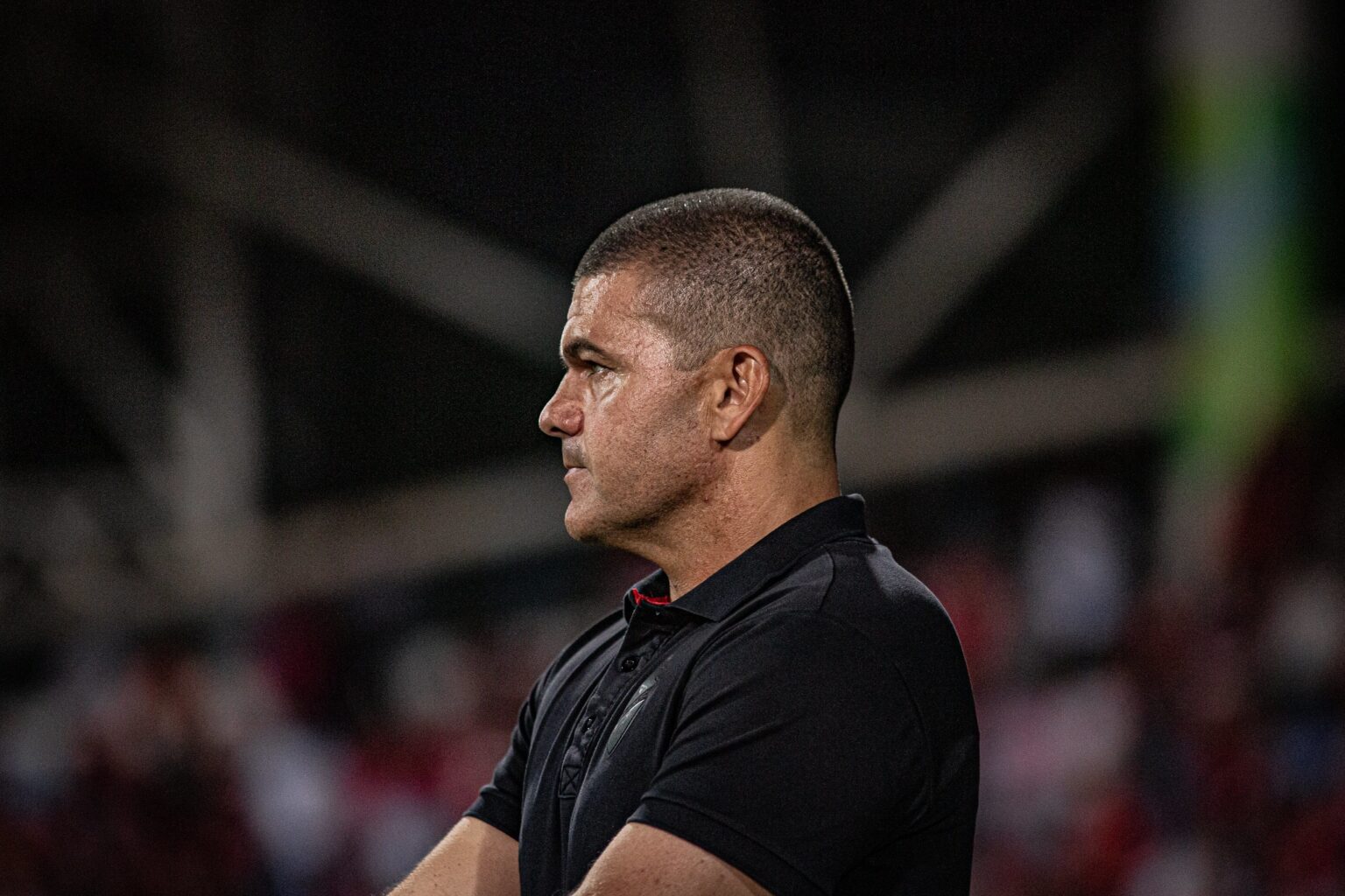 Louzer Reflete sobre Eliminação do Vila e Agradece à Torcida Apaixonada