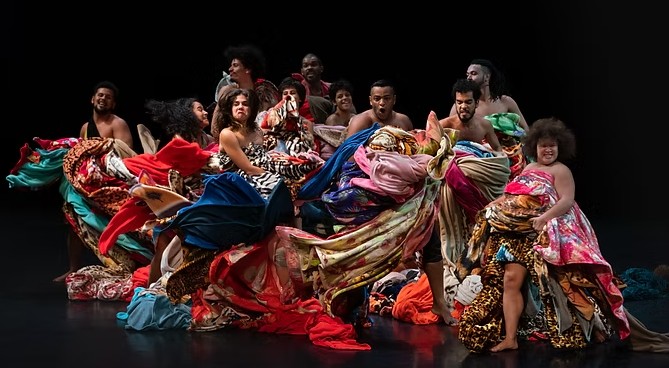 Maratona Cultural: Encantado Dança da FCC Revela a Magia da Coletividade