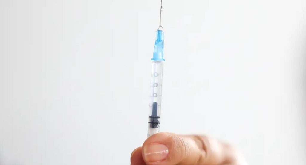 Vacinação contra HPV: Brasil enfrenta desafios na proteção de adolescentes
