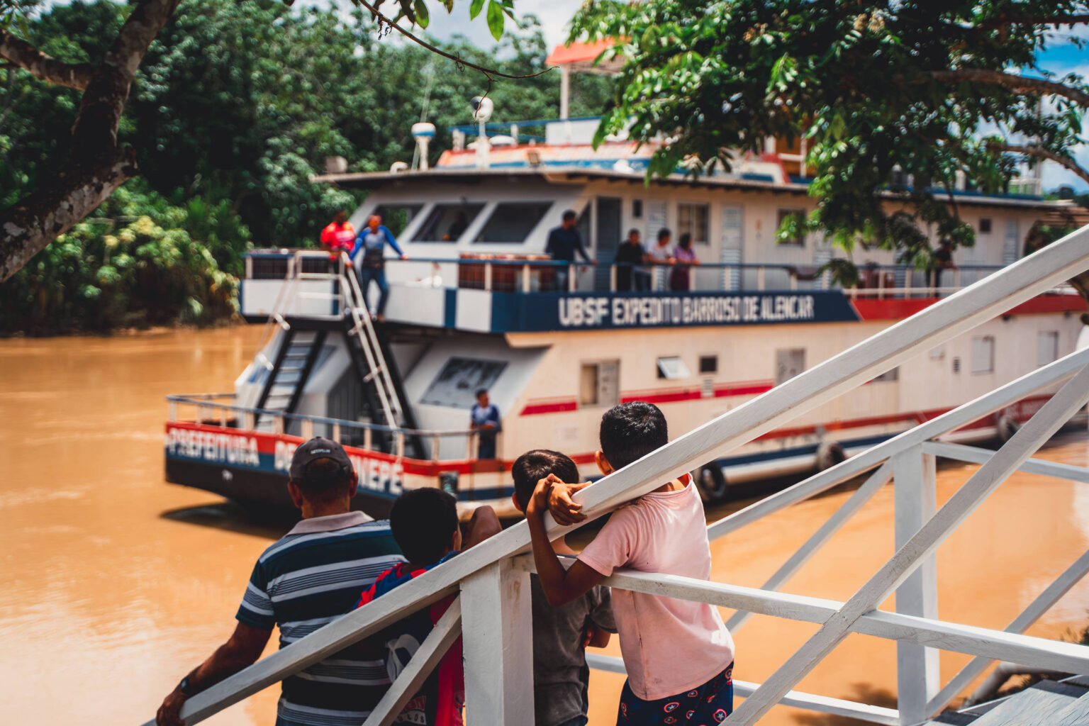 Adaptação das Políticas de Saúde às Comunidades Ribeirinhas no Amazonas é Essencial Adaptação das Políticas de Saúde às Comunidades Ribeirinhas no Amazonas é Essencial
