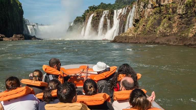 Brasil Alcança Recorde de Turistas Internacionais em Março e no 1º Trimestre de 2026