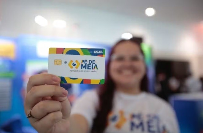 Pé-de-Meia: Impacto Positivo na Redução do Abandono Escolar no Brasil
