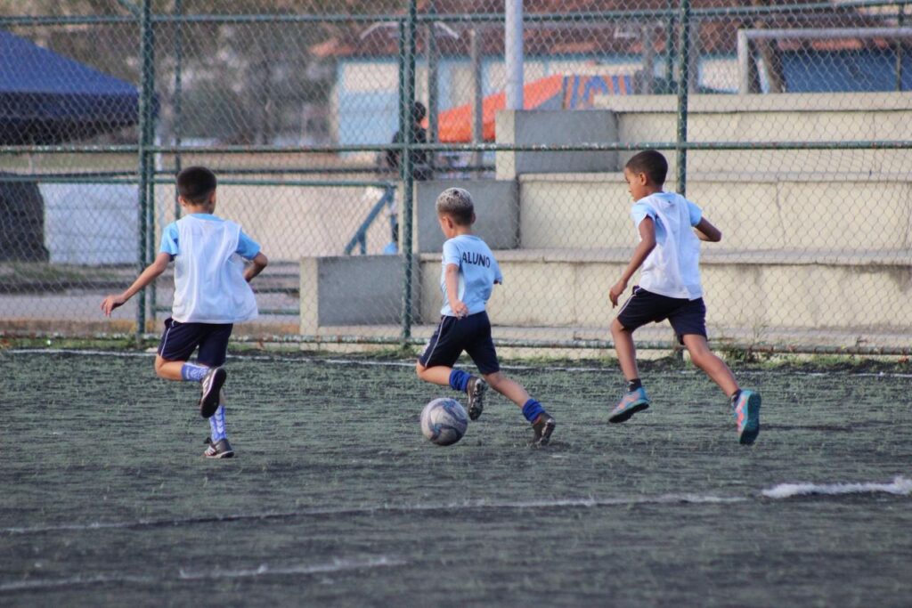 Alunos das Vilas Olímpicas Sonham com a Copa do Mundo: Expectativa Cresce a um Mês da Estreia do Bra