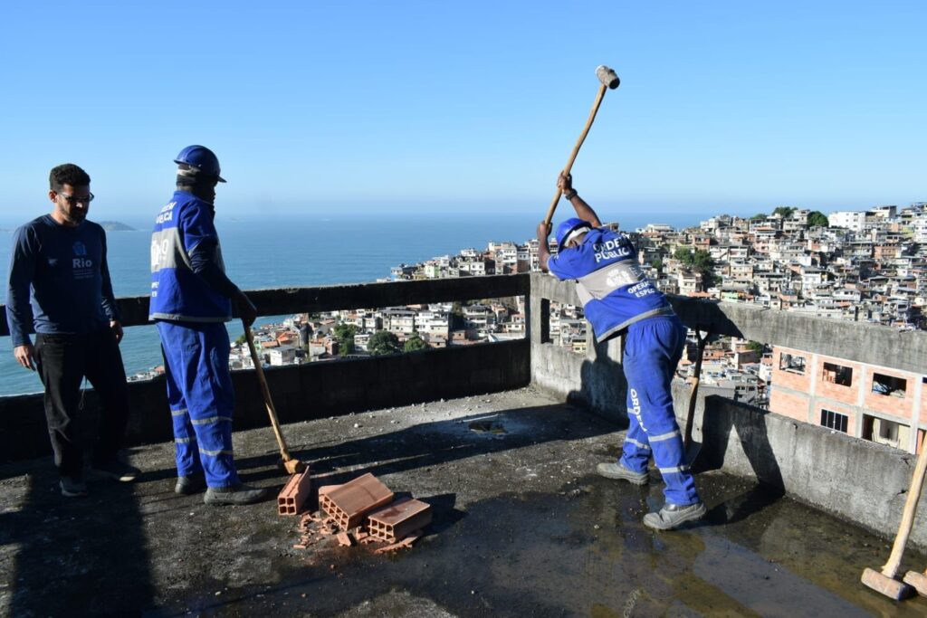 Demolição de Prédio Irregular no Vidigal: Ações da Prefeitura do Rio Demolição de Prédio Irregular no Vidigal: Ações da Prefeitura do Rio